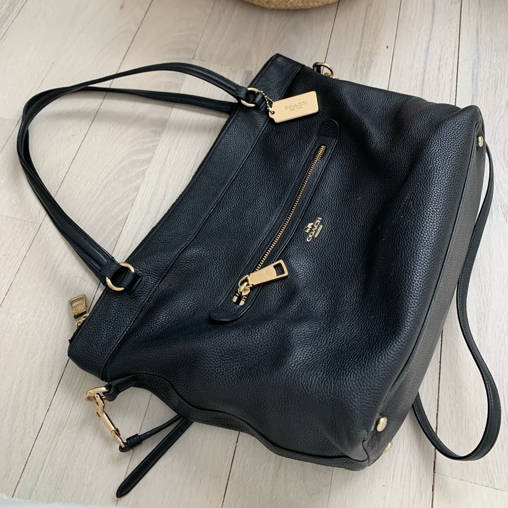Coach Black Leather Shoulder bag with AdjustableStraps